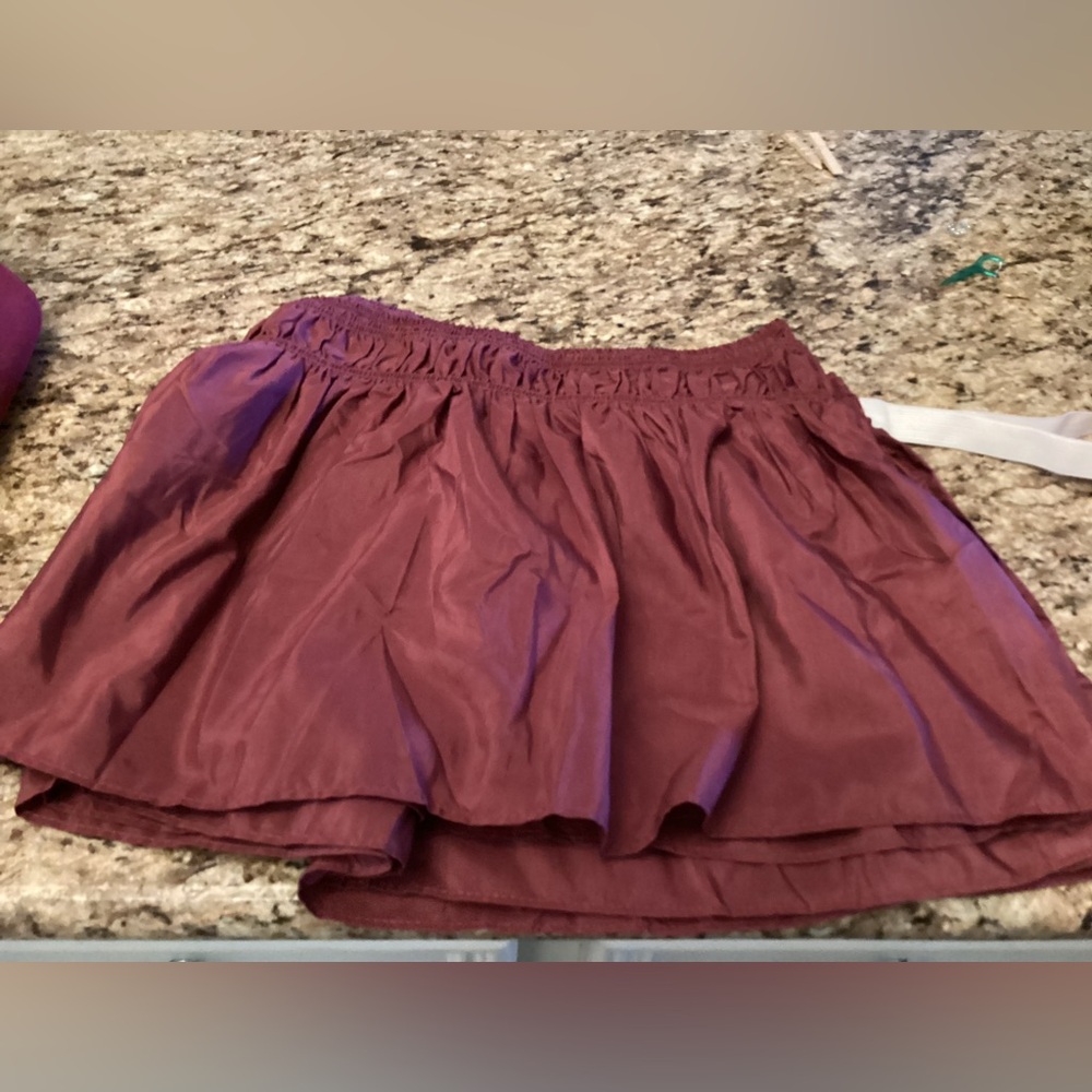 Bed skirt for twin or full-size bed